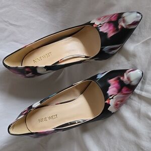 *New* Nine West 9M Purple Floral Heel